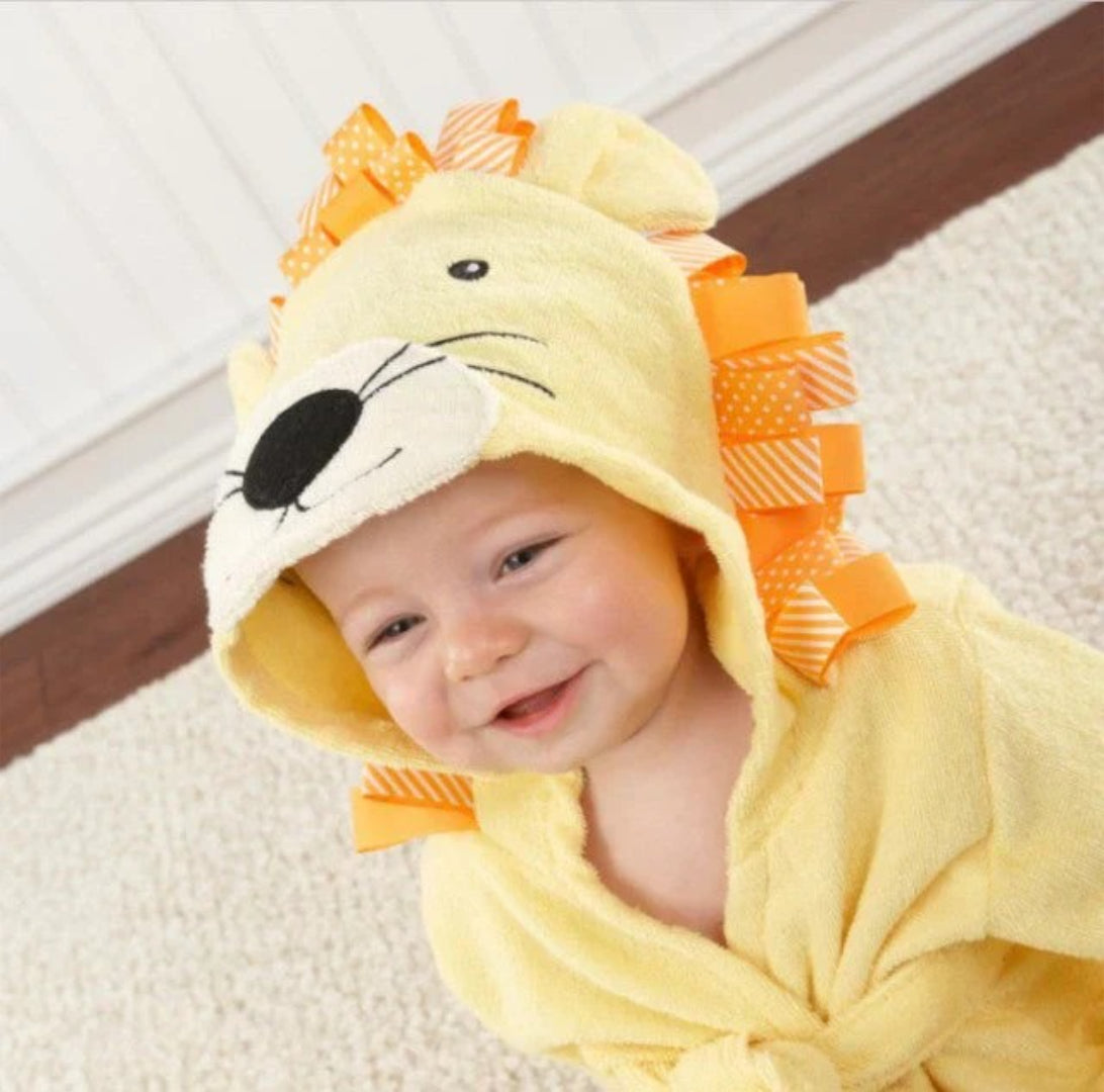 Baby bathrobe in soft absorbent material with animal motif