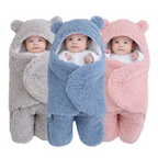 Soft baby blanket with bear motif
