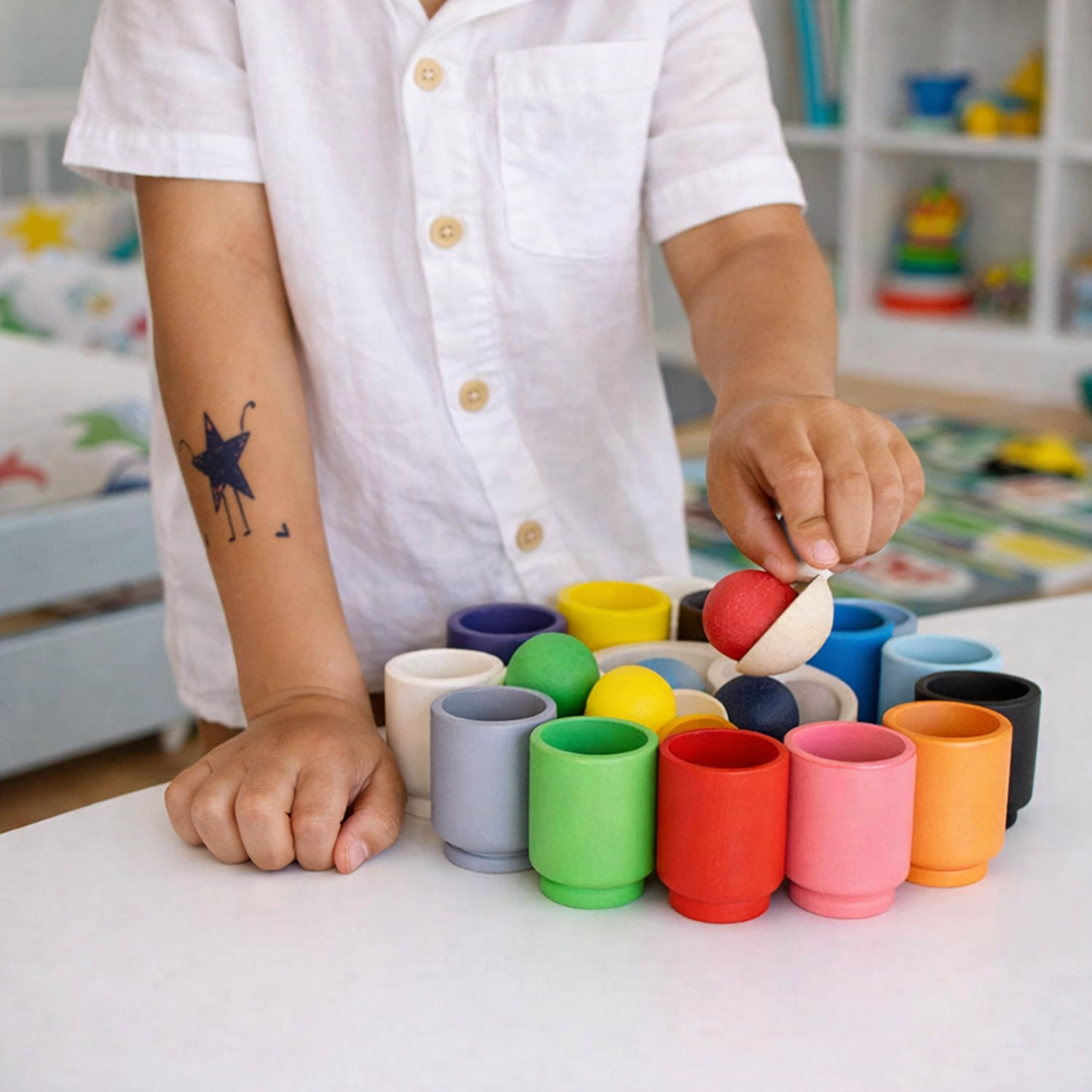 Træ sorteringsspil til børn til at lære farver