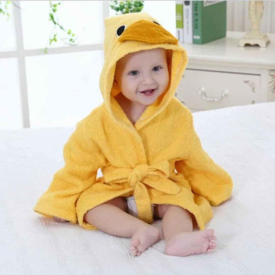 Baby bathrobe in soft absorbent material with animal motif