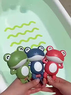 Frog-shaped bath toy in non-toxic plastic