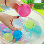 Rotating bath toys for children