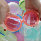 Rotating bath toys for children