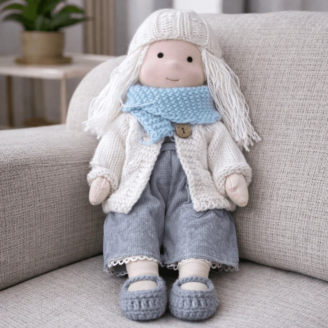 Håndlavet Waldorf dukke i bomuld til rolig og fantasifuld leg