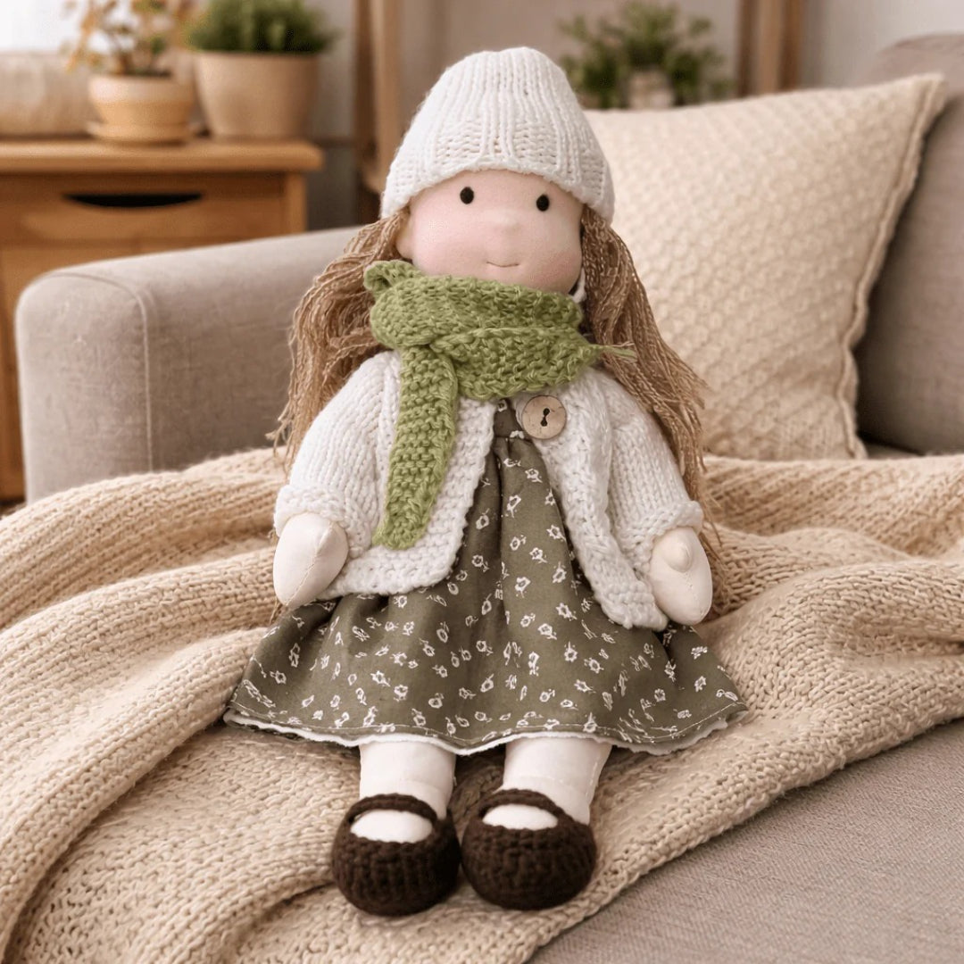 Håndlavet Waldorf dukke i bomuld til rolig og fantasifuld leg