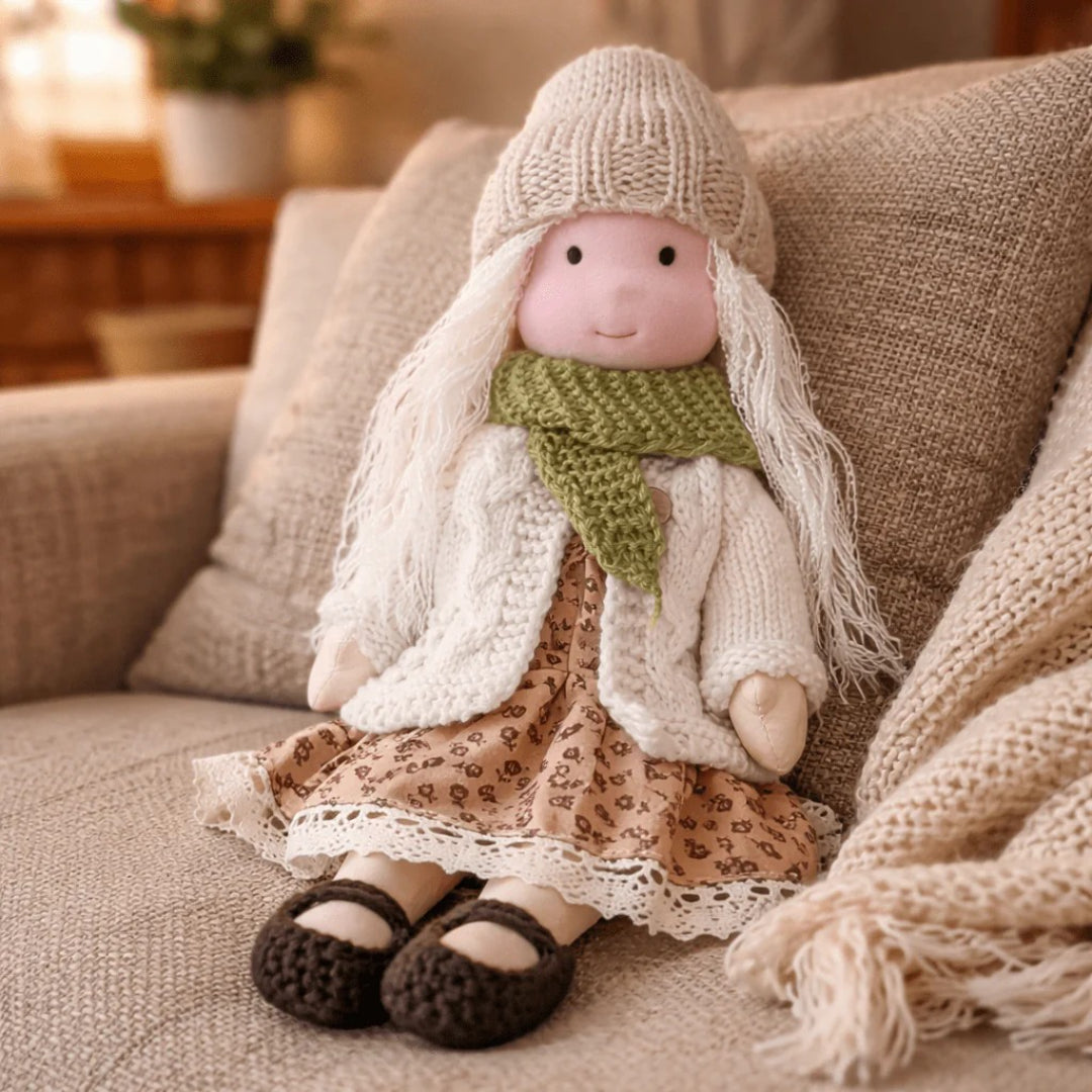 Håndlavet Waldorf dukke i bomuld til rolig og fantasifuld leg