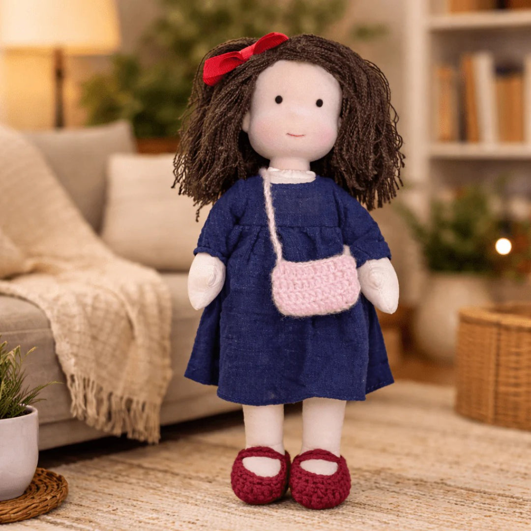 Håndlavet Waldorf dukke i bomuld til rolig og fantasifuld leg