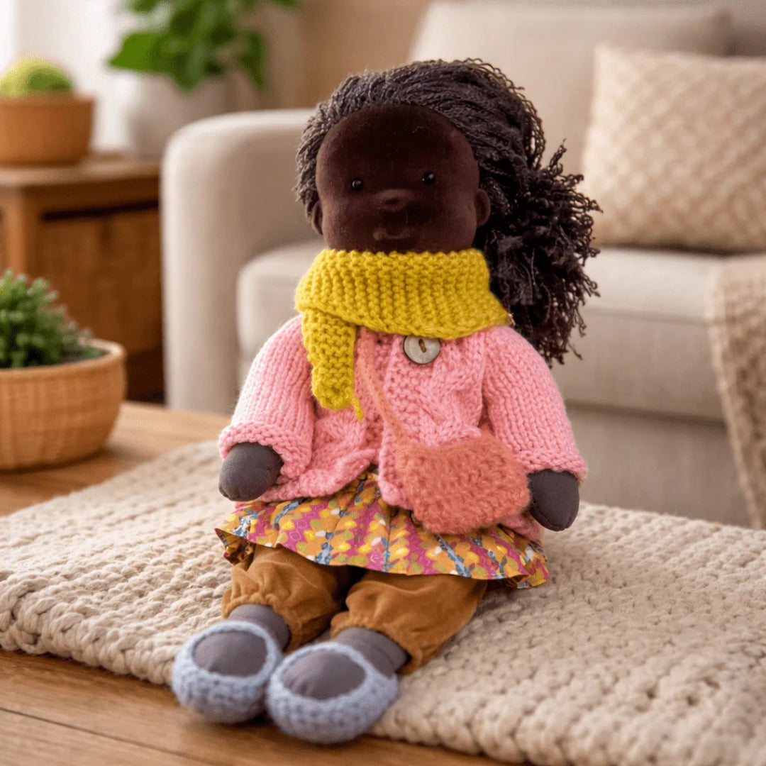 Håndlavet Waldorf dukke i bomuld til rolig og fantasifuld leg