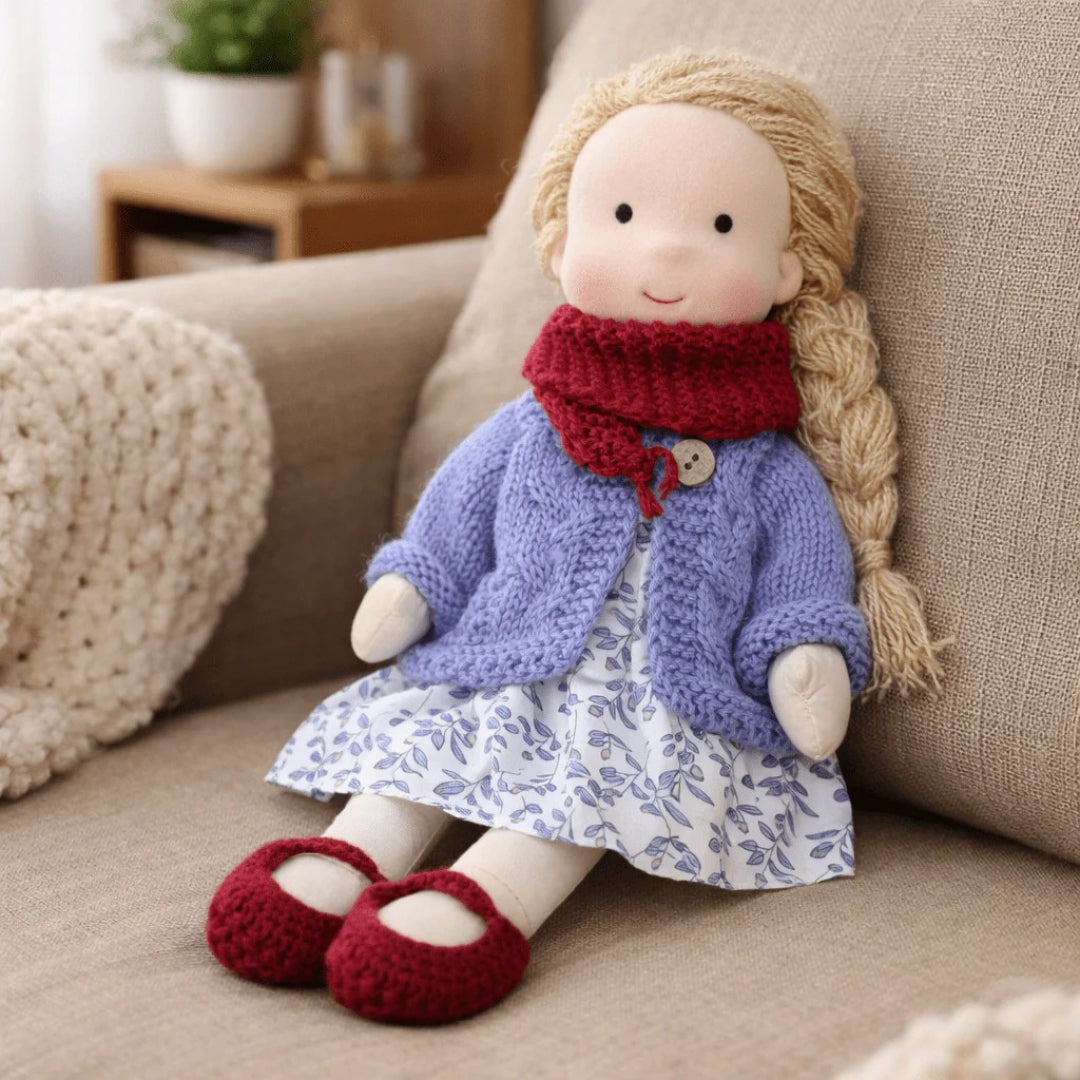 Håndlavet Waldorf dukke i bomuld til rolig og fantasifuld leg