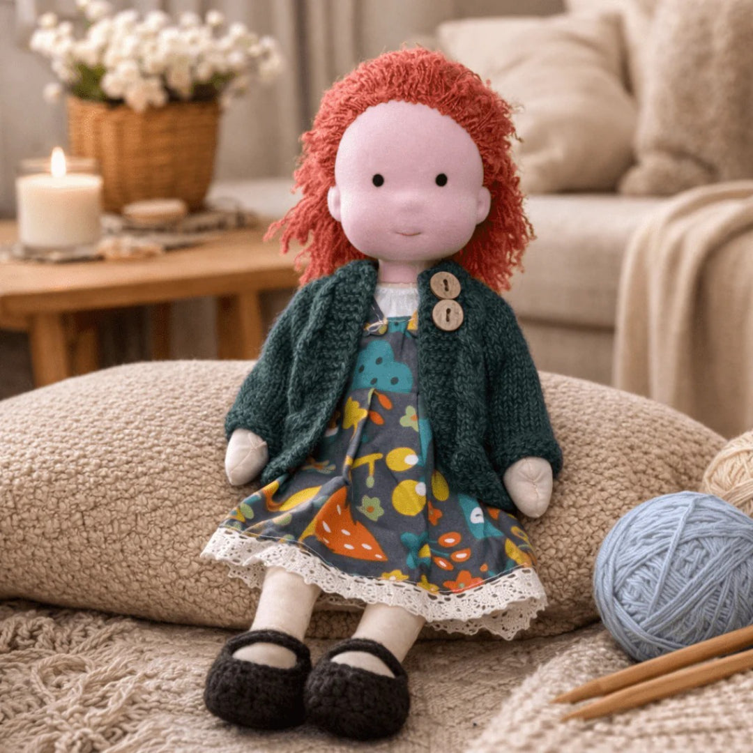 Håndlavet Waldorf dukke i bomuld til rolig og fantasifuld leg