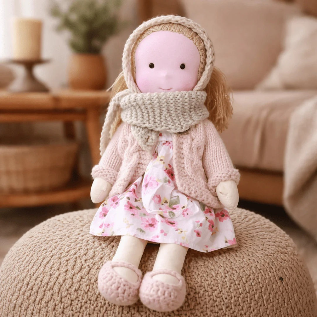 Håndlavet Waldorf dukke i bomuld til rolig og fantasifuld leg