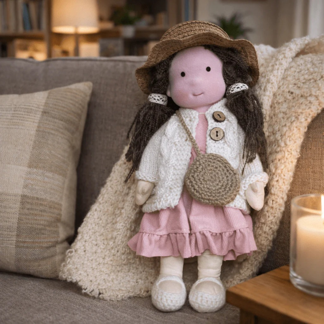 Håndlavet Waldorf dukke i bomuld til rolig og fantasifuld leg