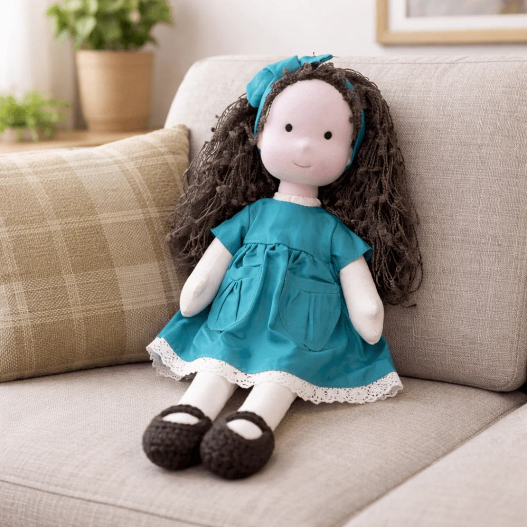 Håndlavet Waldorf dukke i bomuld til rolig og fantasifuld leg