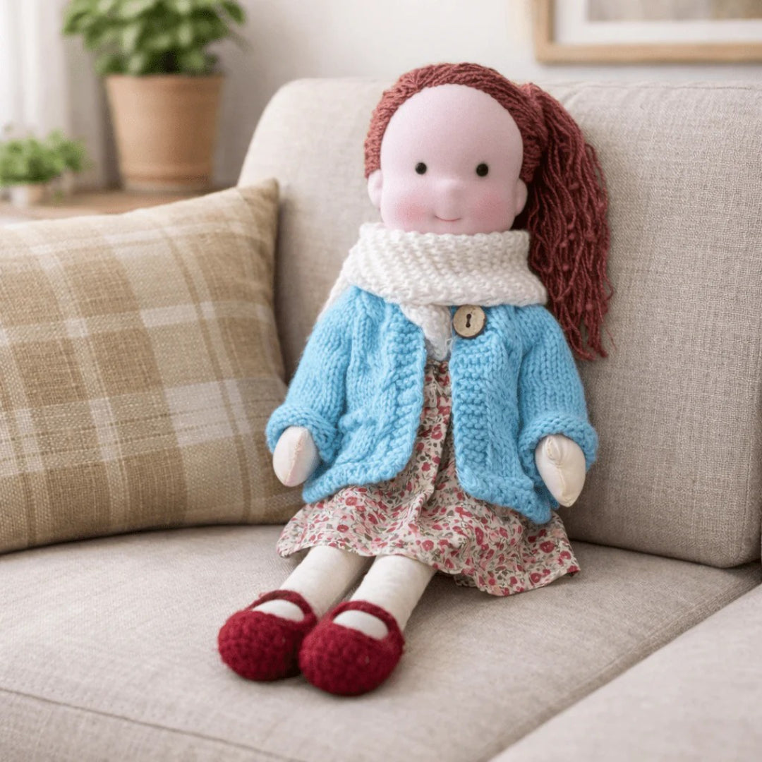 Håndlavet Waldorf dukke i bomuld til rolig og fantasifuld leg