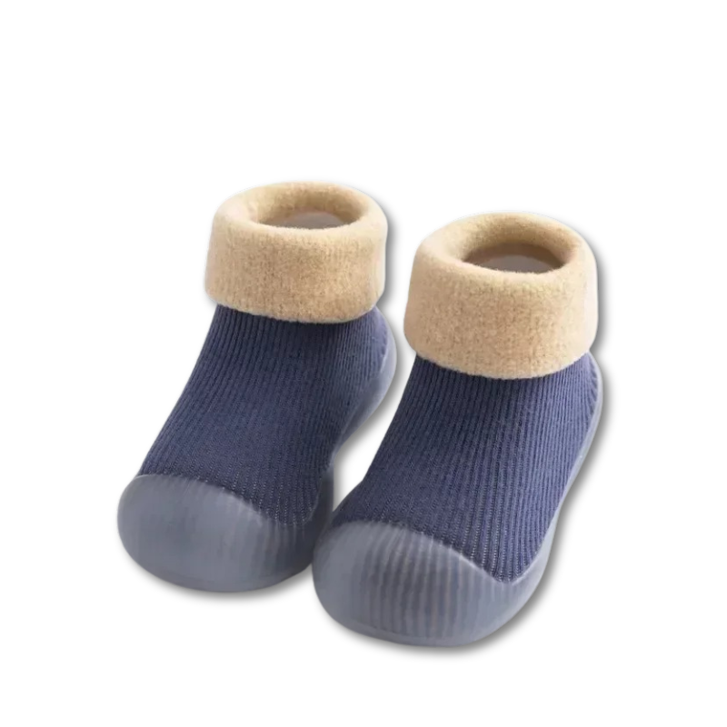 Chunky knitted baby booties for chilly days