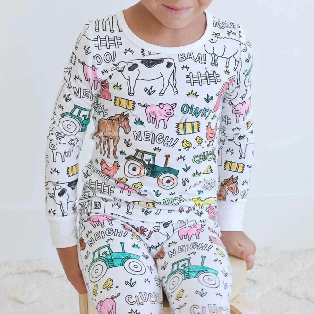 Kids' pajamas that can be drawn on and colored in