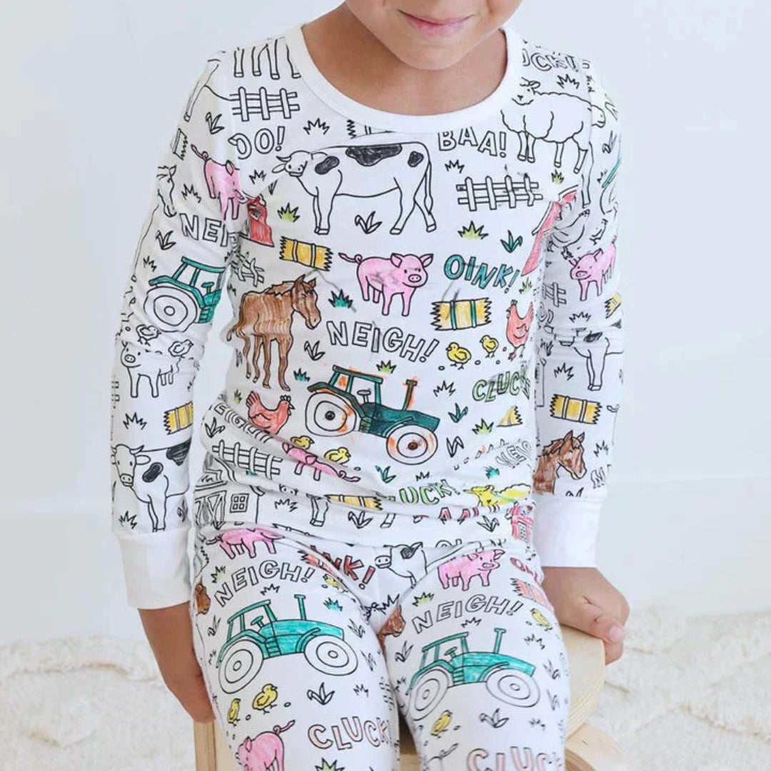 Kids' pajamas that can be drawn on and colored in