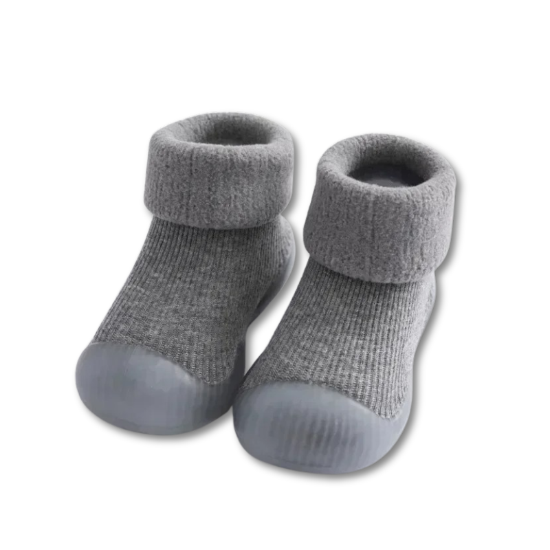 Chunky knitted baby booties for chilly days