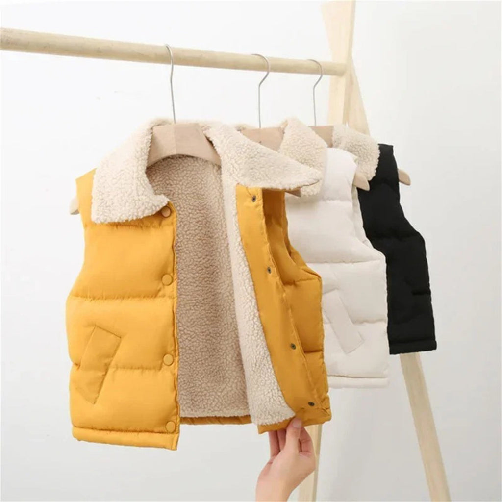 Kids' unisex puffer vest with snap closure