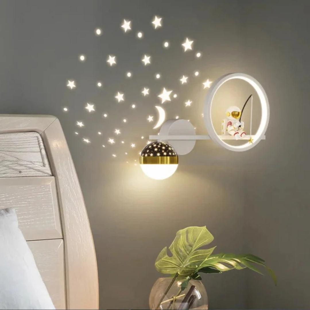 Astronaut night light with star projection for the children's room