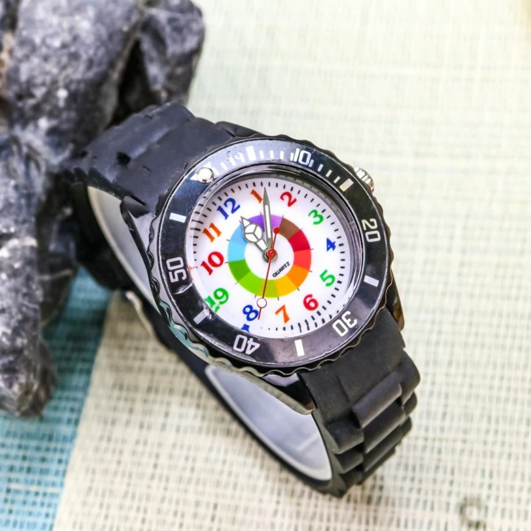 Pædagogisk ur til børn farverigt læringsdesign