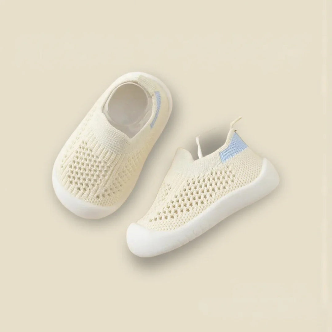 Baby shoes for the first steps with a practical and cute design