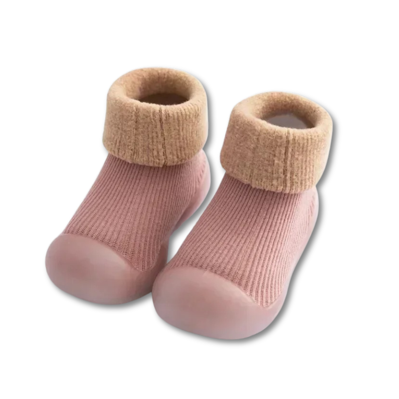 Chunky knitted baby booties for chilly days