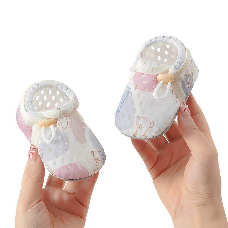 Ultra-light summer shoes for children