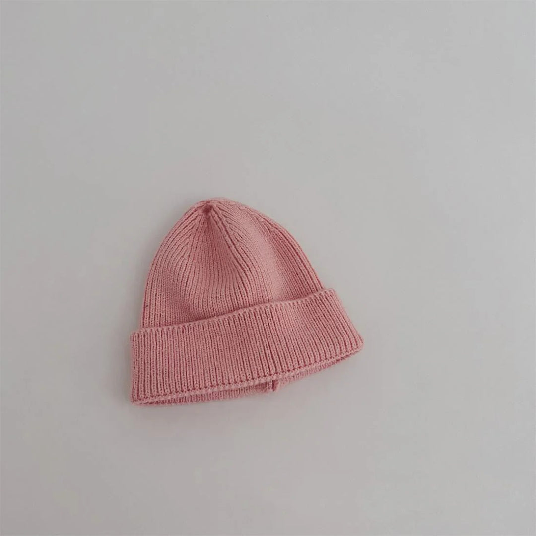 Knitted children's hat for warm days