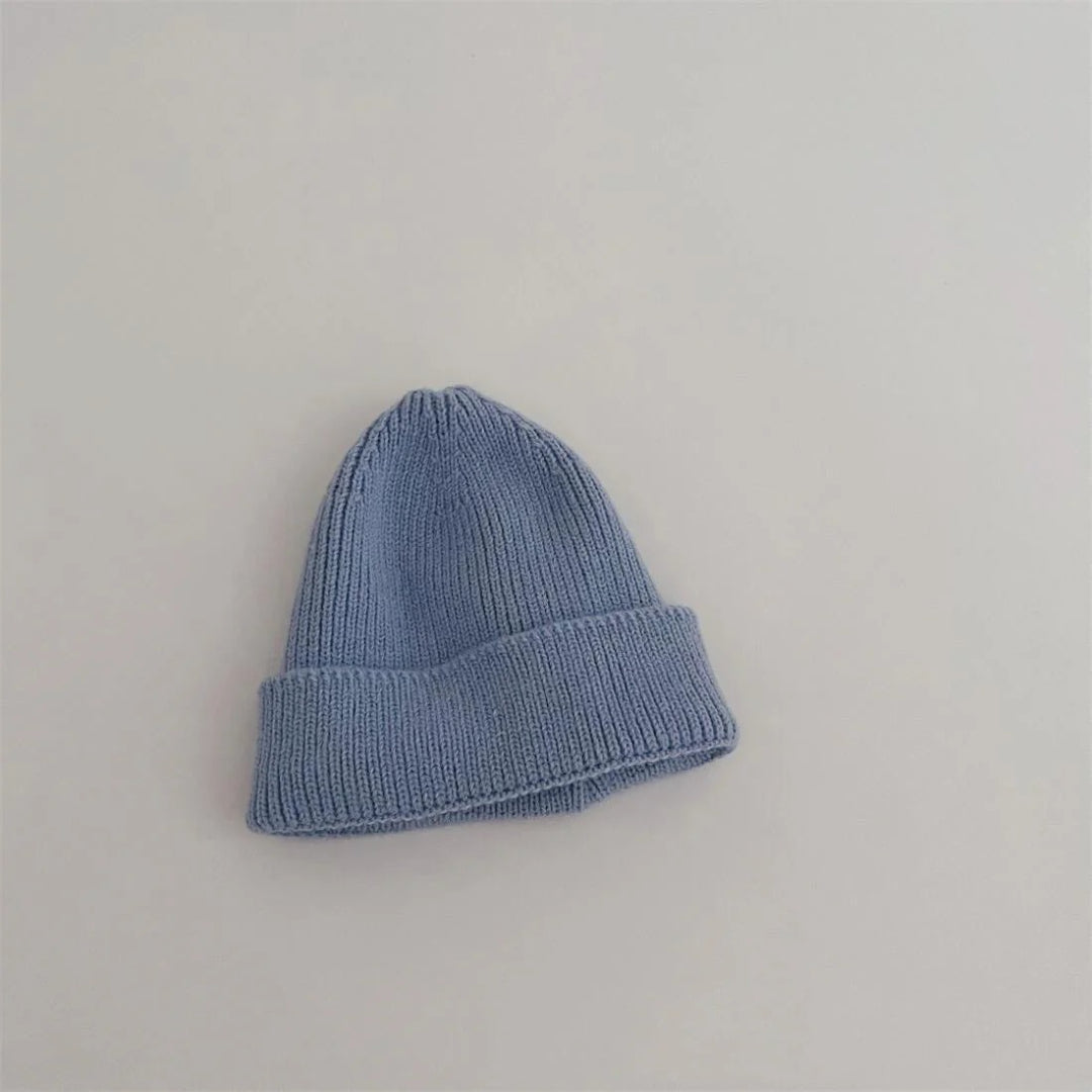 Knitted children's hat for warm days