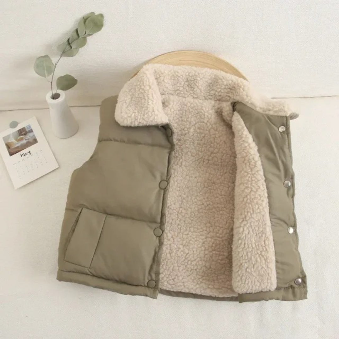 Kids' unisex puffer vest with snap closure