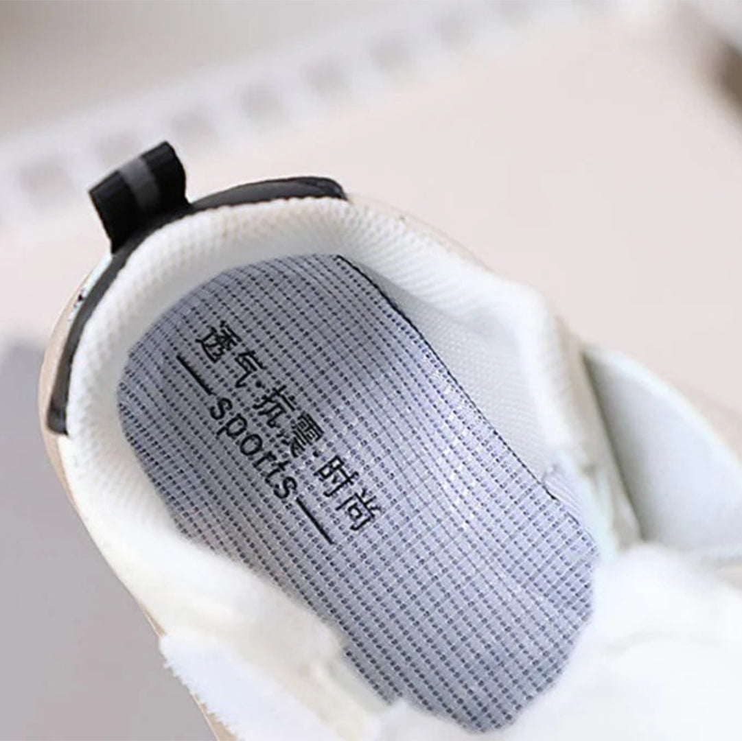 Baby shoes with a popular design