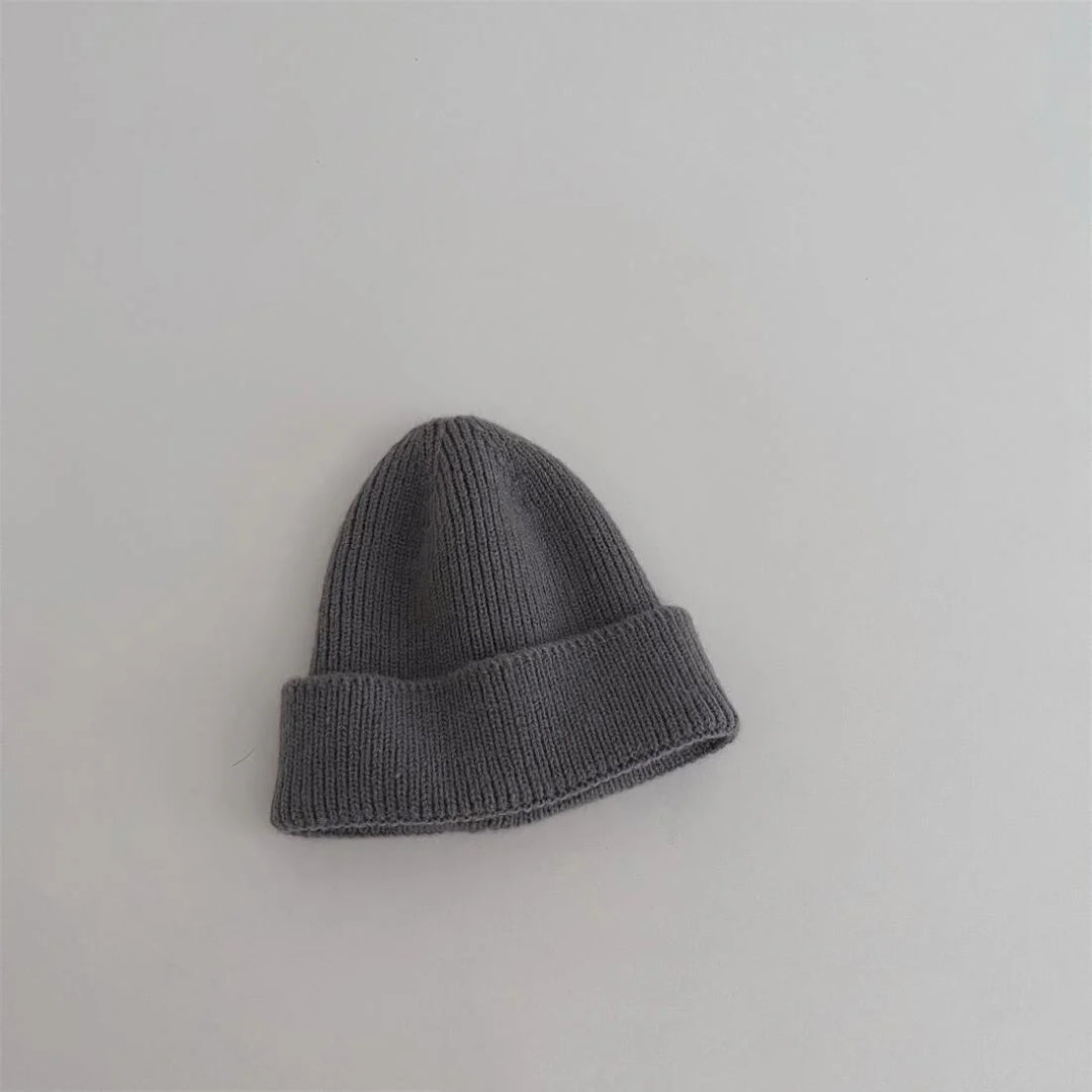 Knitted children's hat for warm days