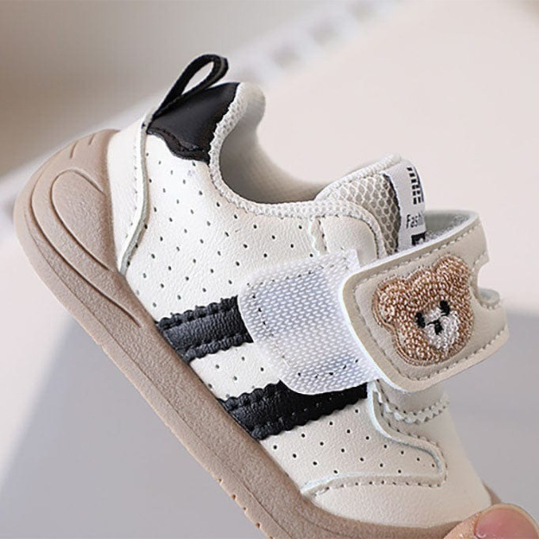 Baby shoes with a popular design