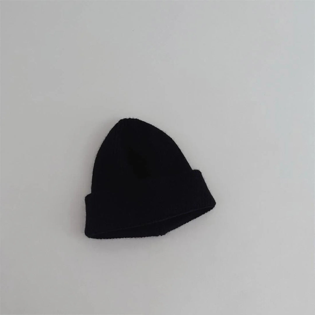 Knitted children's hat for warm days