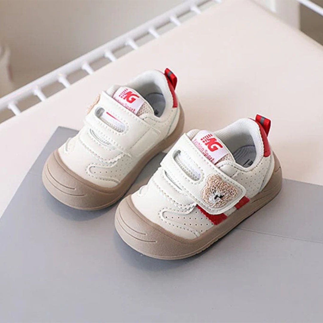 Baby shoes with a popular design