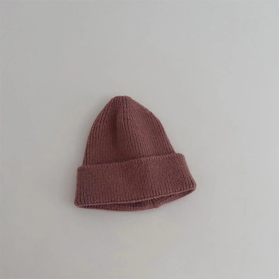 Knitted children's hat for warm days