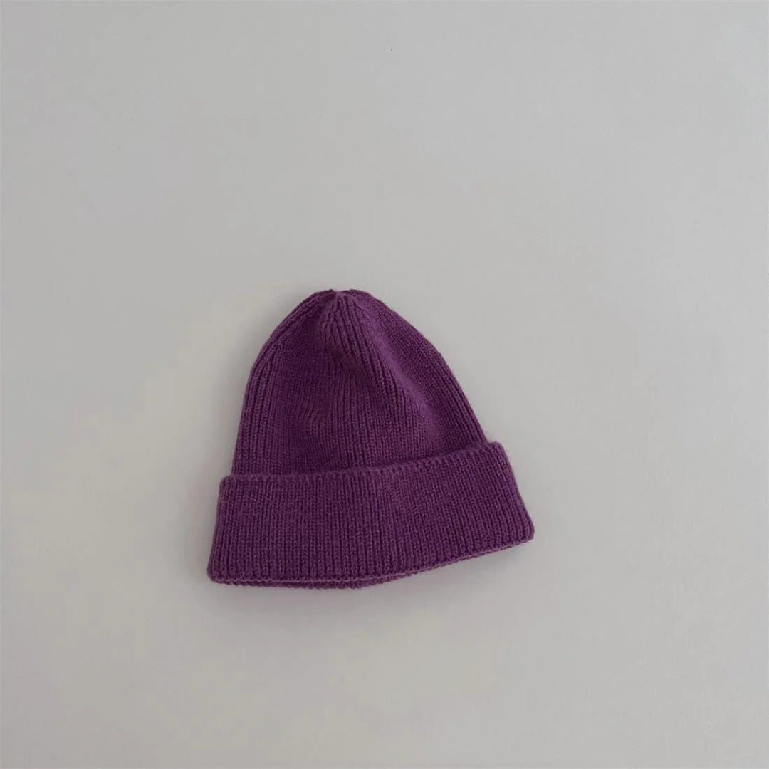 Knitted children's hat for warm days