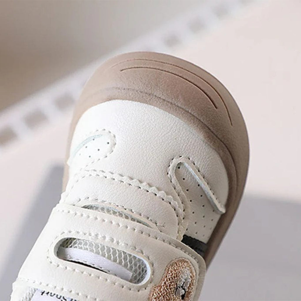 Baby shoes with a popular design