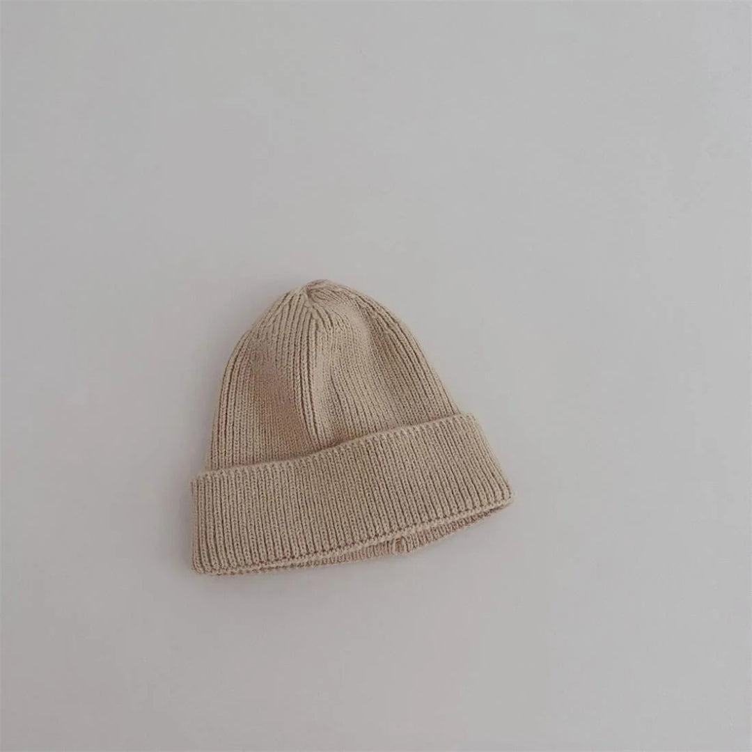 Knitted children's hat for warm days
