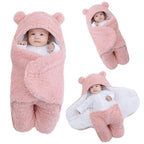 Soft baby blanket with bear motif
