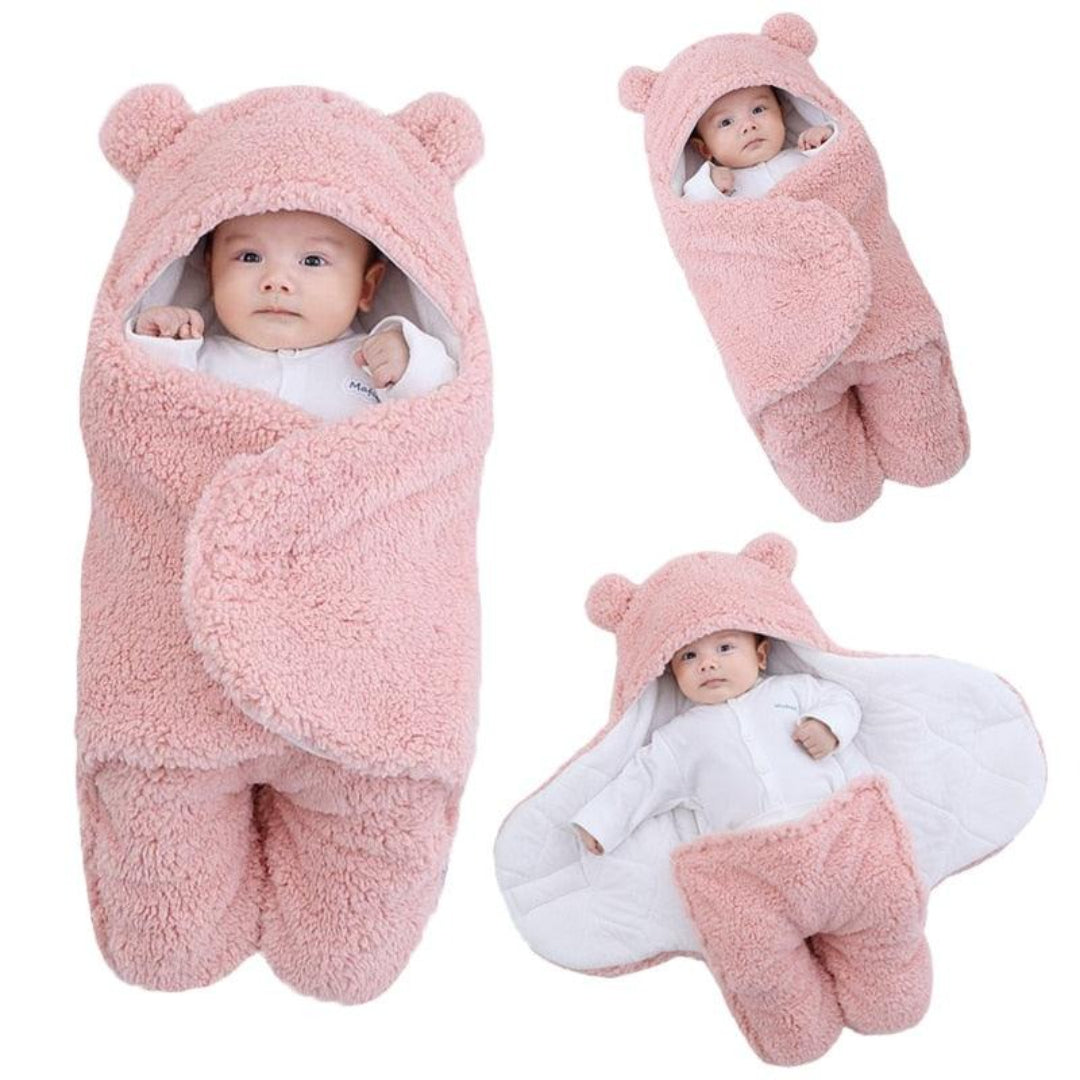 Soft baby blanket with bear motif