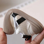 Baby shoes with a popular design