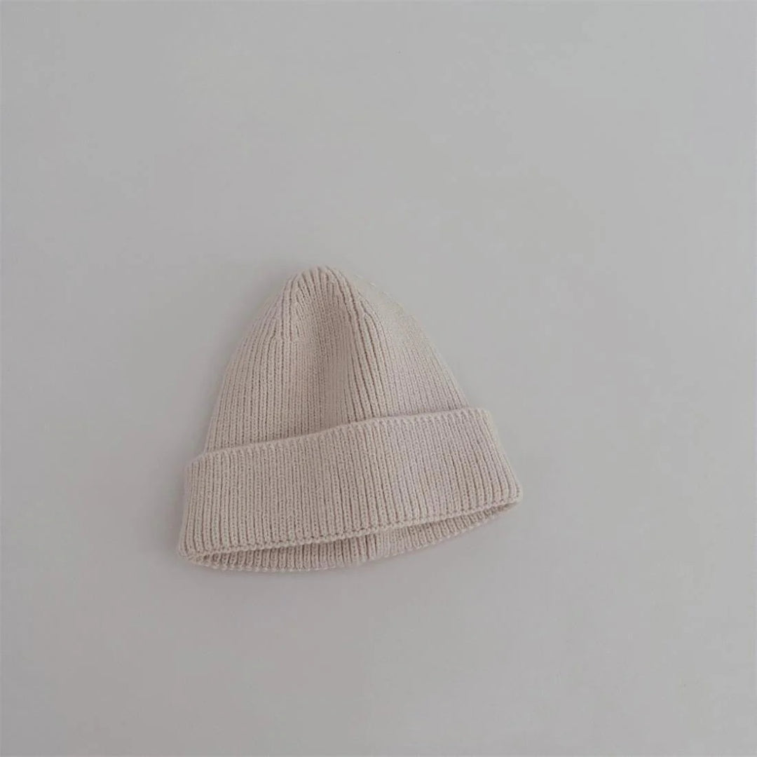 Knitted children's hat for warm days