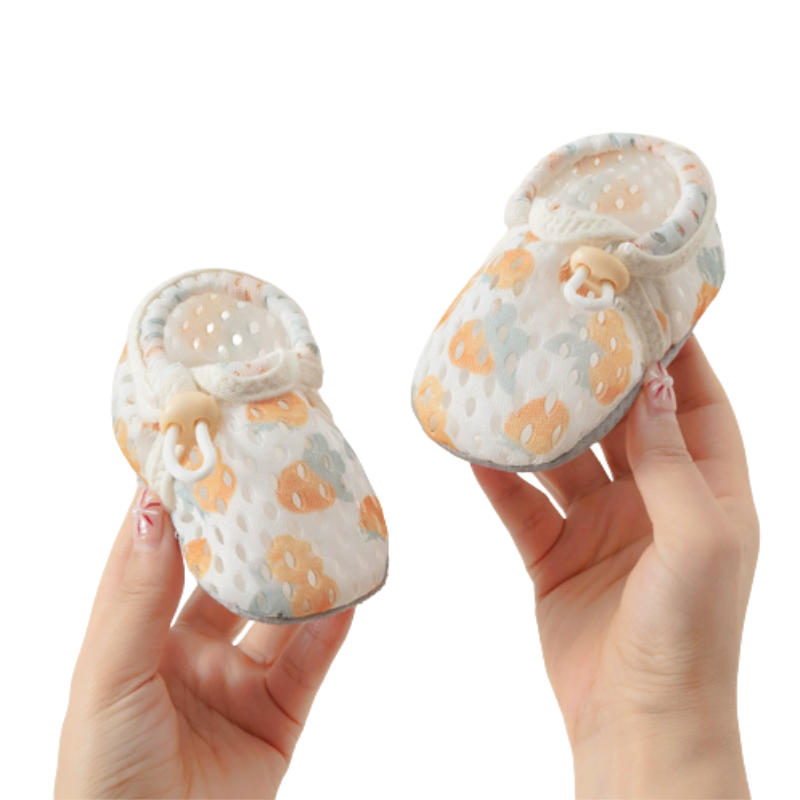 Ultra-light summer shoes for children