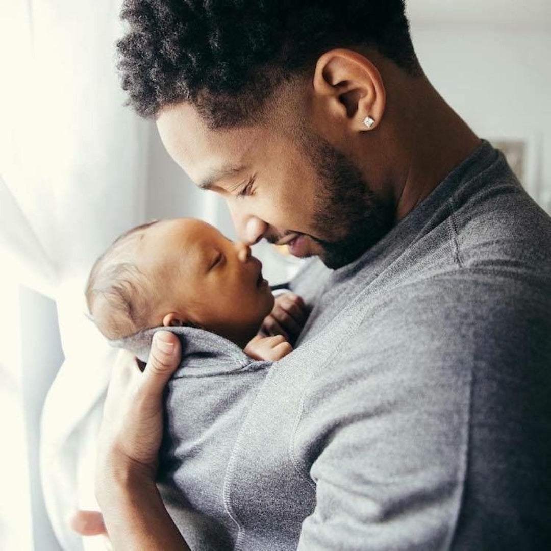 Close-fitting baby carrier T-shirt