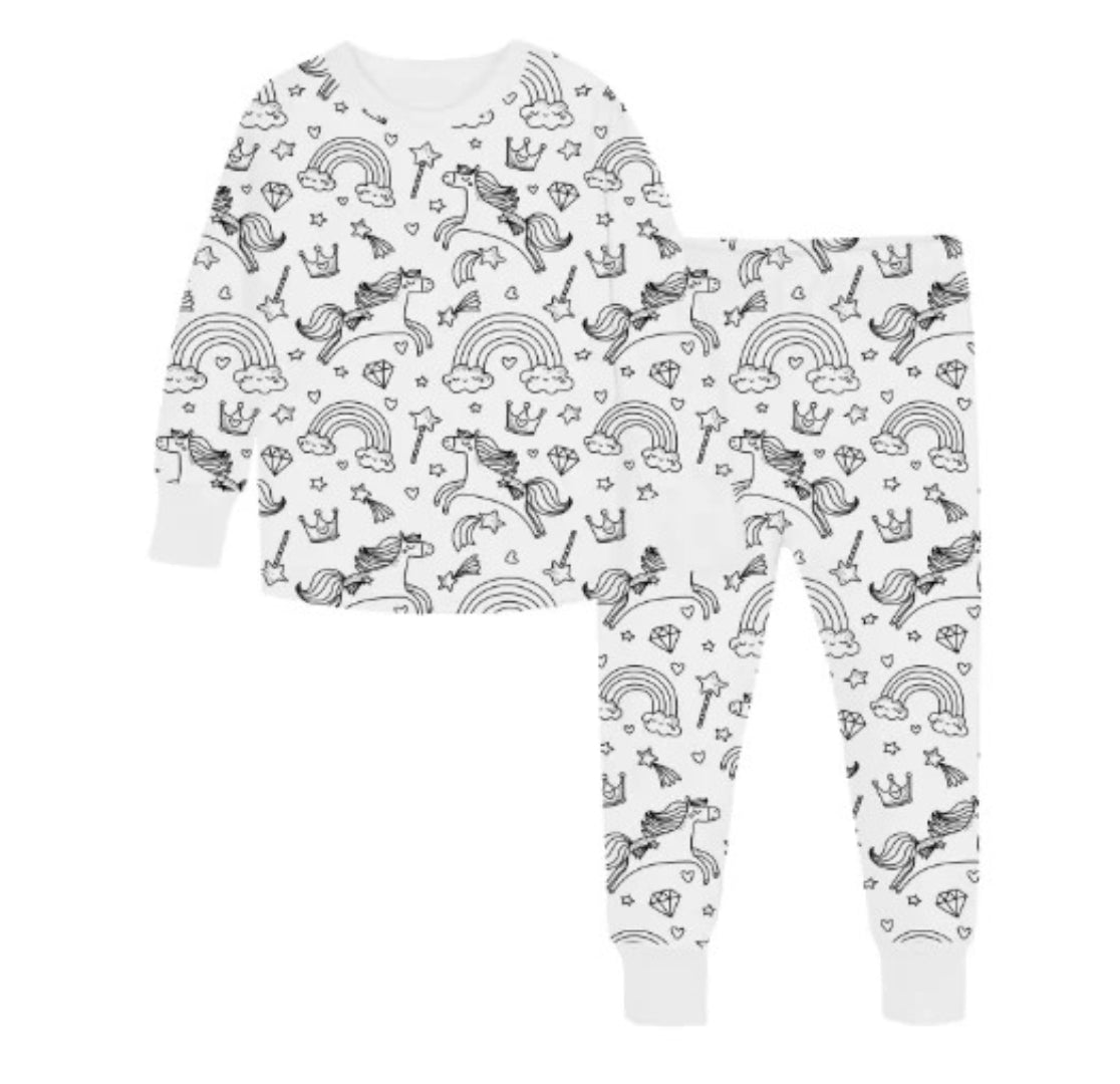 Kids' pajamas that can be drawn on and colored in
