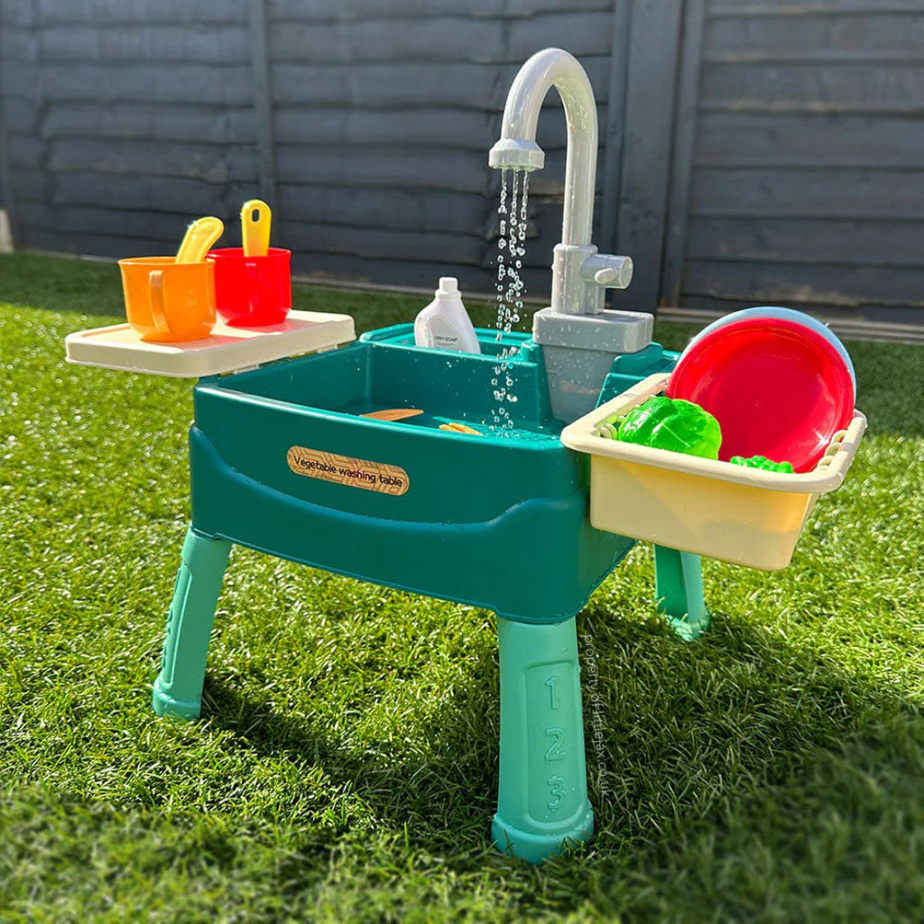 Toy kitchen role-play set with tap