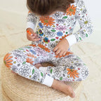 Kids' pajamas that can be drawn on and colored in
