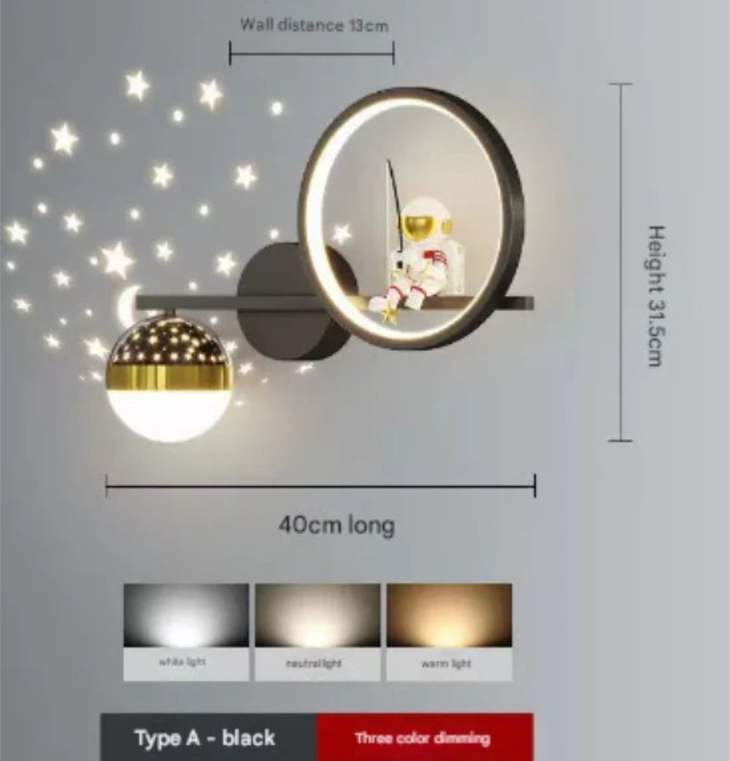 Astronaut night light with star projection for the children's room